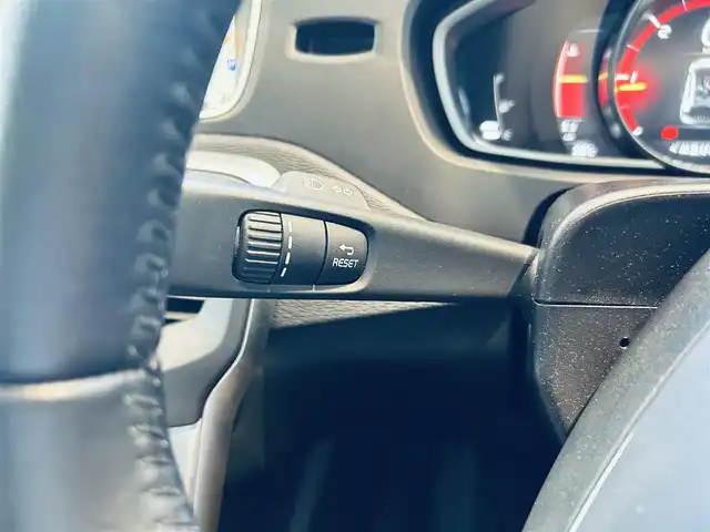 ボルボ Ｖ４０ クロスカントリー D4 アクティブED 大阪府 2019(平31)年 5.4万km 黒 150台限定車/ガラスルーフ/HarmanKardon/ACC/BLIS/純正ナビ/TV/バックカメラ/純正17インチAW/LEDヘッドライト/クリアランスソナー/パドルシフト/ルーフレール/レザーシート/パワーシート/Dシートメモリ/シートヒーター/ETC/ドラレコ/レーダー探知機