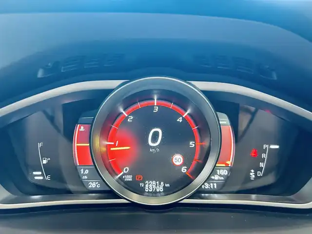 ボルボ Ｖ４０ クロスカントリー D4 アクティブED 大阪府 2019(平31)年 5.4万km 黒 150台限定車/ガラスルーフ/HarmanKardon/ACC/BLIS/純正ナビ/TV/バックカメラ/純正17インチAW/LEDヘッドライト/クリアランスソナー/パドルシフト/ルーフレール/レザーシート/パワーシート/Dシートメモリ/シートヒーター/ETC/ドラレコ/レーダー探知機