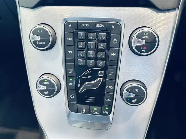 ボルボ Ｖ４０ クロスカントリー D4 アクティブED 大阪府 2019(平31)年 5.4万km 黒 150台限定車/ガラスルーフ/HarmanKardon/ACC/BLIS/純正ナビ/TV/バックカメラ/純正17インチAW/LEDヘッドライト/クリアランスソナー/パドルシフト/ルーフレール/レザーシート/パワーシート/Dシートメモリ/シートヒーター/ETC/ドラレコ/レーダー探知機