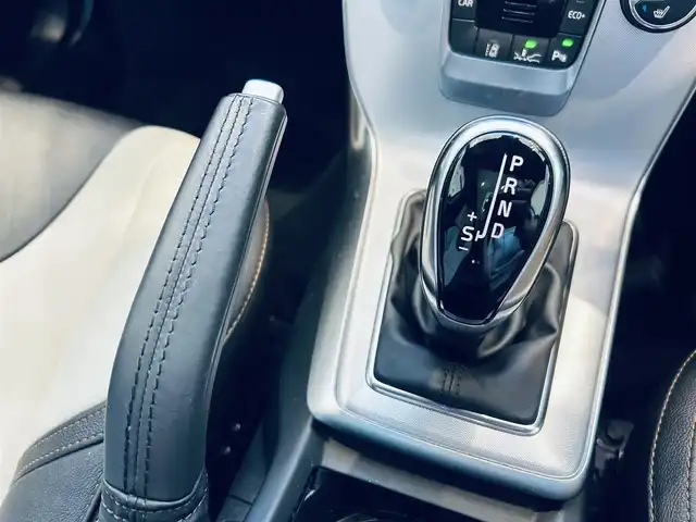 ボルボ Ｖ４０ クロスカントリー D4 アクティブED 大阪府 2019(平31)年 5.4万km 黒 150台限定車/ガラスルーフ/HarmanKardon/ACC/BLIS/純正ナビ/TV/バックカメラ/純正17インチAW/LEDヘッドライト/クリアランスソナー/パドルシフト/ルーフレール/レザーシート/パワーシート/Dシートメモリ/シートヒーター/ETC/ドラレコ/レーダー探知機