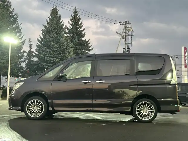 日産 セレナ ハイウェイスター 道北・旭川 2013(平25)年 12.3万km オーロラモーヴ (株)IDOMが運営する【じしゃロン旭川店】の自社ローン専用車両になります。こちらは現金またはオートローンご利用時の価格です。自社ローンご希望の方は別途その旨お申付け下さい/　/・純正ナビ(CD/DVD/BT/SD/フルセグ)/・バックカメラ/・ETC/・クルーズコントロール/・片側パワースライドドア/・アイドリングストップ/・電動格納ウィンカーミラー/・プッシュスタート/・スマートキー1個/・フォグランプ/・現車装着スタッドレスタイヤ 社外AW205/50R17/・取扱説明書