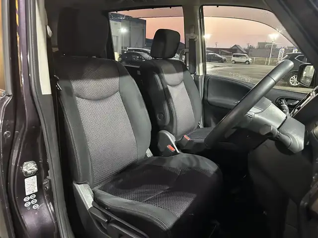 日産 セレナ ハイウェイスター 道北・旭川 2013(平25)年 12.3万km オーロラモーヴ (株)IDOMが運営する【じしゃロン旭川店】の自社ローン専用車両になります。こちらは現金またはオートローンご利用時の価格です。自社ローンご希望の方は別途その旨お申付け下さい/　/・純正ナビ(CD/DVD/BT/SD/フルセグ)/・バックカメラ/・ETC/・クルーズコントロール/・片側パワースライドドア/・アイドリングストップ/・電動格納ウィンカーミラー/・プッシュスタート/・スマートキー1個/・フォグランプ/・現車装着スタッドレスタイヤ 社外AW205/50R17/・取扱説明書