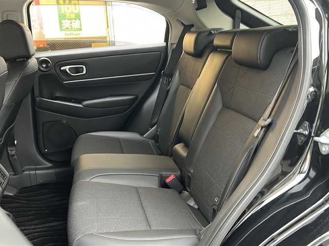 ホンダ ヴェゼル ハイブリッド e:HEV Z 埼玉県 2023(令5)年 2.3万km クリスタルブラックパール 登録時22818km/ワンオーナー/純正ナビ/フルセグ/BT/USB/アラウンドビューモニター/ビルトインETC2.0/前後ドライブレコーダー/衝突被害軽減ブレーキ/路外逸脱抑制機能/踏み間違い衝突軽減システム/ヒルディセントコントロール/レーダークルーズコントロール/パドルシフト/ハーフレザーシート/前席シートヒーター/革巻きハンドル/ステアリングリモコン/ステアリングヒーター/パワーバックドア/パーキングセンサーシステム/プッシュスタート/置くだけ充電/電動格納ミラー/ウィンカーミラー/オートライト/横滑り防止装置/純正フロアマット/純正18インチアルミホイール/LEDヘッドライト/フォグランプ/リアスポイラー/ドアバイザー/スマートキー×2/保証書/取説