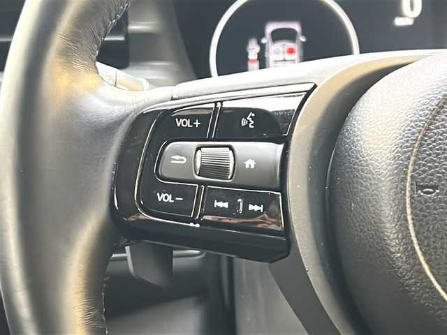 ホンダ ヴェゼル ハイブリッド e:HEV Z 埼玉県 2023(令5)年 2.3万km クリスタルブラックパール 登録時22818km/ワンオーナー/純正ナビ/フルセグ/BT/USB/アラウンドビューモニター/ビルトインETC2.0/前後ドライブレコーダー/衝突被害軽減ブレーキ/路外逸脱抑制機能/踏み間違い衝突軽減システム/ヒルディセントコントロール/レーダークルーズコントロール/パドルシフト/ハーフレザーシート/前席シートヒーター/革巻きハンドル/ステアリングリモコン/ステアリングヒーター/パワーバックドア/パーキングセンサーシステム/プッシュスタート/置くだけ充電/電動格納ミラー/ウィンカーミラー/オートライト/横滑り防止装置/純正フロアマット/純正18インチアルミホイール/LEDヘッドライト/フォグランプ/リアスポイラー/ドアバイザー/スマートキー×2/保証書/取説