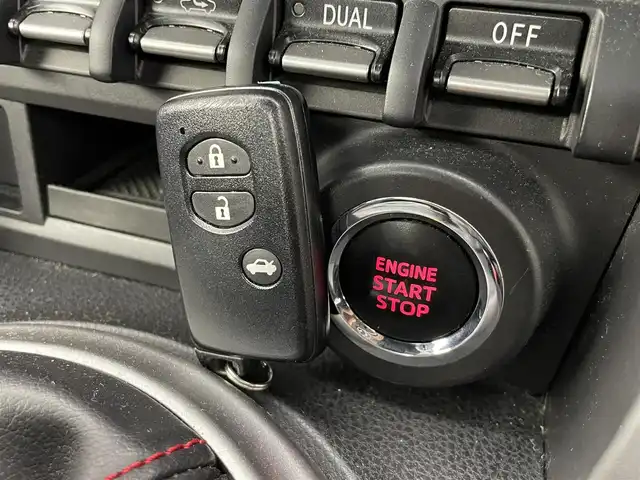 スバル ＢＲＺ S 群馬県 2013(平25)年 5.7万km ギャラクシーブルーシリカ carrozzeria7インチナビ/・AM/FM/CD/DVD/SD/Bluetooth/フルセグTV/＝＝＝＝＝/カロッツェリア７インチナビ　バックカメラ　ＥＴＣ　プッシュスタート　スマートキー　ＭＴ付きＡＴ　パドルシフト　純正１７インチアルミホイール　革巻きステアリング　オートエアコン　電動格納ミラー　禁煙車