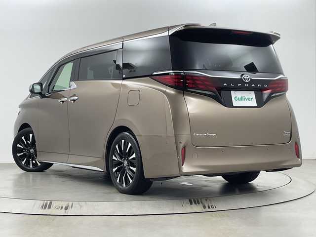 トヨタ アルファードハイブリット エグゼクティブ ラウンジ 埼玉県 2023(令5)年 4.4万km ゴールド ユニバーサルステップ/ＪＢＬサウンド　/左右独立ムーンルーフ　/フリップダウンモニター　/純正ナビ機能付きディスプレイオーディオ/全方位カメラ/前後ドライブレコーダー/ビルトインETC2.0/ブラインドスポットモニター　/ワイヤレス充電器　/ヘッドアップディスプレイ　/レーダークルーズコントロール　/レーンキープアシスト/衝突軽減ブレーキ/ハンドルヒーター/全席エアシート/全席シートヒータ/オットマン/木目調パネル/純正フロアマット/ドアバイザー