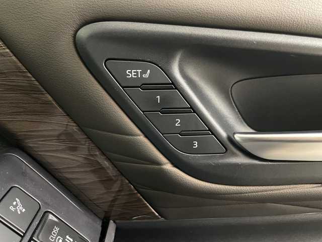 トヨタ アルファードハイブリット エグゼクティブ ラウンジ 埼玉県 2023(令5)年 4.4万km ゴールド ユニバーサルステップ/ＪＢＬサウンド　/左右独立ムーンルーフ　/フリップダウンモニター　/純正ナビ機能付きディスプレイオーディオ/全方位カメラ/前後ドライブレコーダー/ビルトインETC2.0/ブラインドスポットモニター　/ワイヤレス充電器　/ヘッドアップディスプレイ　/レーダークルーズコントロール　/レーンキープアシスト/衝突軽減ブレーキ/ハンドルヒーター/全席エアシート/全席シートヒータ/オットマン/木目調パネル/純正フロアマット/ドアバイザー