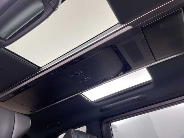 トヨタ アルファードハイブリット エグゼクティブ ラウンジ 埼玉県 2023(令5)年 4.4万km ゴールド ユニバーサルステップ/ＪＢＬサウンド　/左右独立ムーンルーフ　/フリップダウンモニター　/純正ナビ機能付きディスプレイオーディオ/全方位カメラ/前後ドライブレコーダー/ビルトインETC2.0/ブラインドスポットモニター　/ワイヤレス充電器　/ヘッドアップディスプレイ　/レーダークルーズコントロール　/レーンキープアシスト/衝突軽減ブレーキ/ハンドルヒーター/全席エアシート/全席シートヒータ/オットマン/木目調パネル/純正フロアマット/ドアバイザー