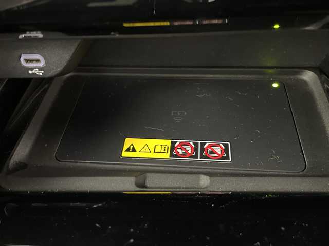 トヨタ アルファードハイブリット エグゼクティブ ラウンジ 埼玉県 2023(令5)年 4.4万km ゴールド ユニバーサルステップ/ＪＢＬサウンド　/左右独立ムーンルーフ　/フリップダウンモニター　/純正ナビ機能付きディスプレイオーディオ/全方位カメラ/前後ドライブレコーダー/ビルトインETC2.0/ブラインドスポットモニター　/ワイヤレス充電器　/ヘッドアップディスプレイ　/レーダークルーズコントロール　/レーンキープアシスト/衝突軽減ブレーキ/ハンドルヒーター/全席エアシート/全席シートヒータ/オットマン/木目調パネル/純正フロアマット/ドアバイザー