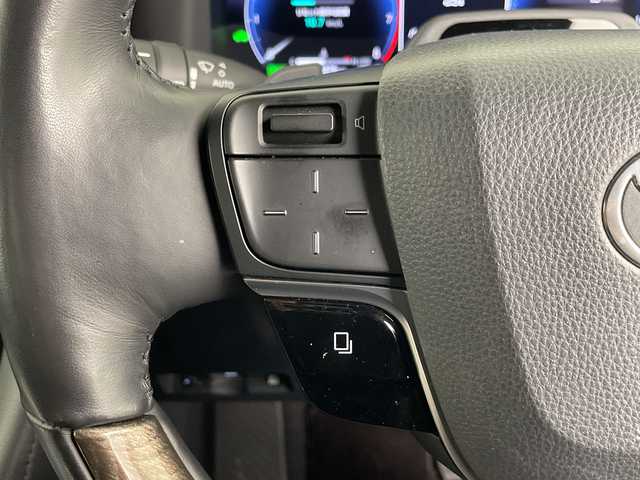 トヨタ アルファードハイブリット エグゼクティブ ラウンジ 埼玉県 2023(令5)年 4.4万km ゴールド ユニバーサルステップ/ＪＢＬサウンド　/左右独立ムーンルーフ　/フリップダウンモニター　/純正ナビ機能付きディスプレイオーディオ/全方位カメラ/前後ドライブレコーダー/ビルトインETC2.0/ブラインドスポットモニター　/ワイヤレス充電器　/ヘッドアップディスプレイ　/レーダークルーズコントロール　/レーンキープアシスト/衝突軽減ブレーキ/ハンドルヒーター/全席エアシート/全席シートヒータ/オットマン/木目調パネル/純正フロアマット/ドアバイザー