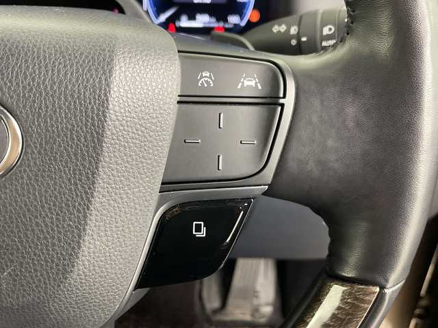 トヨタ アルファードハイブリット エグゼクティブ ラウンジ 埼玉県 2023(令5)年 4.4万km ゴールド ユニバーサルステップ/ＪＢＬサウンド　/左右独立ムーンルーフ　/フリップダウンモニター　/純正ナビ機能付きディスプレイオーディオ/全方位カメラ/前後ドライブレコーダー/ビルトインETC2.0/ブラインドスポットモニター　/ワイヤレス充電器　/ヘッドアップディスプレイ　/レーダークルーズコントロール　/レーンキープアシスト/衝突軽減ブレーキ/ハンドルヒーター/全席エアシート/全席シートヒータ/オットマン/木目調パネル/純正フロアマット/ドアバイザー