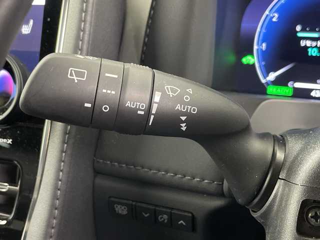 トヨタ アルファードハイブリット エグゼクティブ ラウンジ 埼玉県 2023(令5)年 4.4万km ゴールド ユニバーサルステップ/ＪＢＬサウンド　/左右独立ムーンルーフ　/フリップダウンモニター　/純正ナビ機能付きディスプレイオーディオ/全方位カメラ/前後ドライブレコーダー/ビルトインETC2.0/ブラインドスポットモニター　/ワイヤレス充電器　/ヘッドアップディスプレイ　/レーダークルーズコントロール　/レーンキープアシスト/衝突軽減ブレーキ/ハンドルヒーター/全席エアシート/全席シートヒータ/オットマン/木目調パネル/純正フロアマット/ドアバイザー