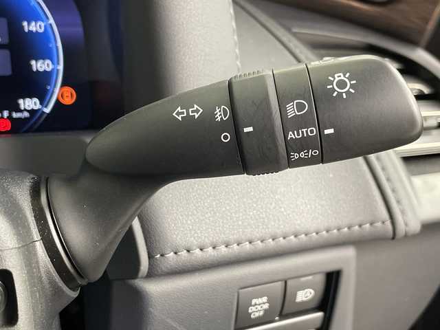 トヨタ アルファードハイブリット エグゼクティブ ラウンジ 埼玉県 2023(令5)年 4.4万km ゴールド ユニバーサルステップ/ＪＢＬサウンド　/左右独立ムーンルーフ　/フリップダウンモニター　/純正ナビ機能付きディスプレイオーディオ/全方位カメラ/前後ドライブレコーダー/ビルトインETC2.0/ブラインドスポットモニター　/ワイヤレス充電器　/ヘッドアップディスプレイ　/レーダークルーズコントロール　/レーンキープアシスト/衝突軽減ブレーキ/ハンドルヒーター/全席エアシート/全席シートヒータ/オットマン/木目調パネル/純正フロアマット/ドアバイザー