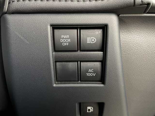 トヨタ アルファードハイブリット エグゼクティブ ラウンジ 埼玉県 2023(令5)年 4.4万km ゴールド ユニバーサルステップ/ＪＢＬサウンド　/左右独立ムーンルーフ　/フリップダウンモニター　/純正ナビ機能付きディスプレイオーディオ/全方位カメラ/前後ドライブレコーダー/ビルトインETC2.0/ブラインドスポットモニター　/ワイヤレス充電器　/ヘッドアップディスプレイ　/レーダークルーズコントロール　/レーンキープアシスト/衝突軽減ブレーキ/ハンドルヒーター/全席エアシート/全席シートヒータ/オットマン/木目調パネル/純正フロアマット/ドアバイザー