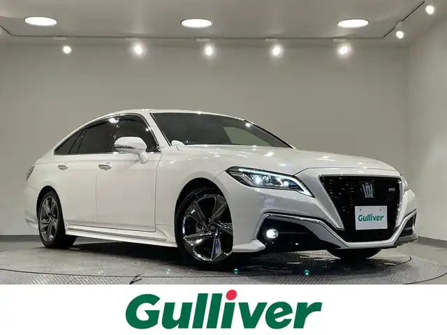 トヨタ クラウン ハイブリッド RS アドバンス 愛知県 2020(令2)年 6.9万km ホワイトパールクリスタルシャイン 純正８インチナビ　/(AM/FM/CD・DVD再生/SD/フルセグTV/Bluetooth)/電動ムーンルーフ　/ＡＣ１００Ｖ　/シートベンチレーション/シートヒーター/トヨタセーフティセンス　/　　-プリクラッシュセーフティ/　　-レーントレーニングアシスト/　　-レーダークルーズコントロール/　　-ロードサインアシスト　/　　-アダプティブハイビーム/ビルトインＥＴＣ　/バックカメラ　/ステアリングヒーター　/ＬＥＤヘッドライト/LEDフォグランプ　/黒革　/デジタルインナーミラー　/ブラインドスポットモニター（ＢＳＭ）/ヘッドアップディスプレイ/パワーシート（D席メモリ付）/クリアランスソナー/パドルシフト/純正フロアマット/プッシュスタート/　　-スマートキー