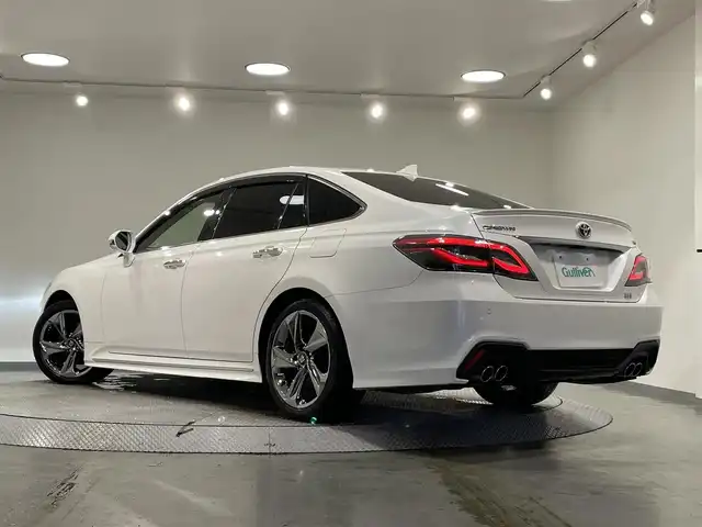 トヨタ クラウン ハイブリッド RS アドバンス 愛知県 2020(令2)年 6.9万km ホワイトパールクリスタルシャイン 純正８インチナビ　/(AM/FM/CD・DVD再生/SD/フルセグTV/Bluetooth)/電動ムーンルーフ　/ＡＣ１００Ｖ　/シートベンチレーション/シートヒーター/トヨタセーフティセンス　/　　-プリクラッシュセーフティ/　　-レーントレーニングアシスト/　　-レーダークルーズコントロール/　　-ロードサインアシスト　/　　-アダプティブハイビーム/ビルトインＥＴＣ　/バックカメラ　/ステアリングヒーター　/ＬＥＤヘッドライト/LEDフォグランプ　/黒革　/デジタルインナーミラー　/ブラインドスポットモニター（ＢＳＭ）/ヘッドアップディスプレイ/パワーシート（D席メモリ付）/クリアランスソナー/パドルシフト/純正フロアマット/プッシュスタート/　　-スマートキー