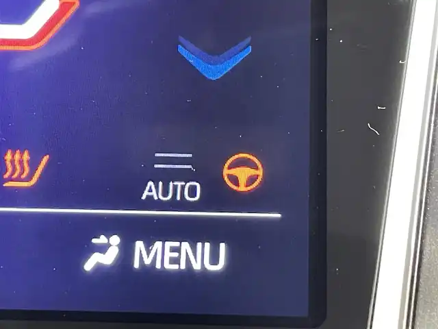 トヨタ クラウン ハイブリッド RS アドバンス 愛知県 2020(令2)年 6.9万km ホワイトパールクリスタルシャイン 純正８インチナビ　/(AM/FM/CD・DVD再生/SD/フルセグTV/Bluetooth)/電動ムーンルーフ　/ＡＣ１００Ｖ　/シートベンチレーション/シートヒーター/トヨタセーフティセンス　/　　-プリクラッシュセーフティ/　　-レーントレーニングアシスト/　　-レーダークルーズコントロール/　　-ロードサインアシスト　/　　-アダプティブハイビーム/ビルトインＥＴＣ　/バックカメラ　/ステアリングヒーター　/ＬＥＤヘッドライト/LEDフォグランプ　/黒革　/デジタルインナーミラー　/ブラインドスポットモニター（ＢＳＭ）/ヘッドアップディスプレイ/パワーシート（D席メモリ付）/クリアランスソナー/パドルシフト/純正フロアマット/プッシュスタート/　　-スマートキー