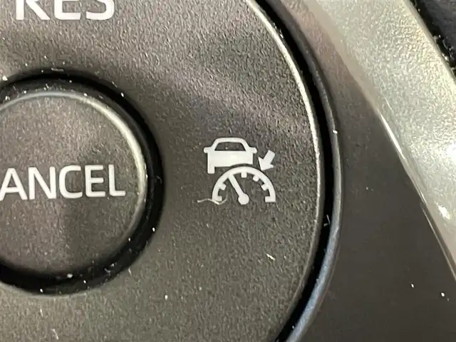 トヨタ クラウン ハイブリッド RS アドバンス 愛知県 2020(令2)年 6.9万km ホワイトパールクリスタルシャイン 純正８インチナビ　/(AM/FM/CD・DVD再生/SD/フルセグTV/Bluetooth)/電動ムーンルーフ　/ＡＣ１００Ｖ　/シートベンチレーション/シートヒーター/トヨタセーフティセンス　/　　-プリクラッシュセーフティ/　　-レーントレーニングアシスト/　　-レーダークルーズコントロール/　　-ロードサインアシスト　/　　-アダプティブハイビーム/ビルトインＥＴＣ　/バックカメラ　/ステアリングヒーター　/ＬＥＤヘッドライト/LEDフォグランプ　/黒革　/デジタルインナーミラー　/ブラインドスポットモニター（ＢＳＭ）/ヘッドアップディスプレイ/パワーシート（D席メモリ付）/クリアランスソナー/パドルシフト/純正フロアマット/プッシュスタート/　　-スマートキー