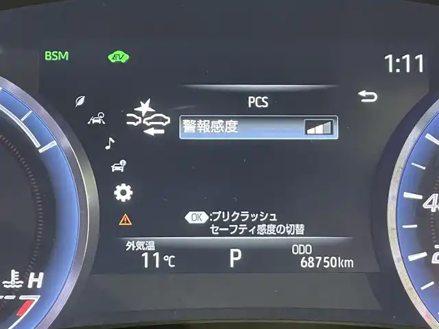 トヨタ クラウン ハイブリッド RS アドバンス 愛知県 2020(令2)年 6.9万km ホワイトパールクリスタルシャイン 純正８インチナビ　/(AM/FM/CD・DVD再生/SD/フルセグTV/Bluetooth)/電動ムーンルーフ　/ＡＣ１００Ｖ　/シートベンチレーション/シートヒーター/トヨタセーフティセンス　/　　-プリクラッシュセーフティ/　　-レーントレーニングアシスト/　　-レーダークルーズコントロール/　　-ロードサインアシスト　/　　-アダプティブハイビーム/ビルトインＥＴＣ　/バックカメラ　/ステアリングヒーター　/ＬＥＤヘッドライト/LEDフォグランプ　/黒革　/デジタルインナーミラー　/ブラインドスポットモニター（ＢＳＭ）/ヘッドアップディスプレイ/パワーシート（D席メモリ付）/クリアランスソナー/パドルシフト/純正フロアマット/プッシュスタート/　　-スマートキー
