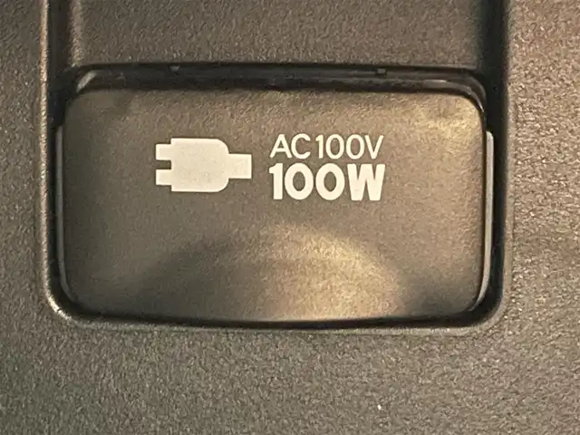 トヨタ クラウン ハイブリッド RS アドバンス 愛知県 2020(令2)年 6.9万km ホワイトパールクリスタルシャイン 純正８インチナビ　/(AM/FM/CD・DVD再生/SD/フルセグTV/Bluetooth)/電動ムーンルーフ　/ＡＣ１００Ｖ　/シートベンチレーション/シートヒーター/トヨタセーフティセンス　/　　-プリクラッシュセーフティ/　　-レーントレーニングアシスト/　　-レーダークルーズコントロール/　　-ロードサインアシスト　/　　-アダプティブハイビーム/ビルトインＥＴＣ　/バックカメラ　/ステアリングヒーター　/ＬＥＤヘッドライト/LEDフォグランプ　/黒革　/デジタルインナーミラー　/ブラインドスポットモニター（ＢＳＭ）/ヘッドアップディスプレイ/パワーシート（D席メモリ付）/クリアランスソナー/パドルシフト/純正フロアマット/プッシュスタート/　　-スマートキー