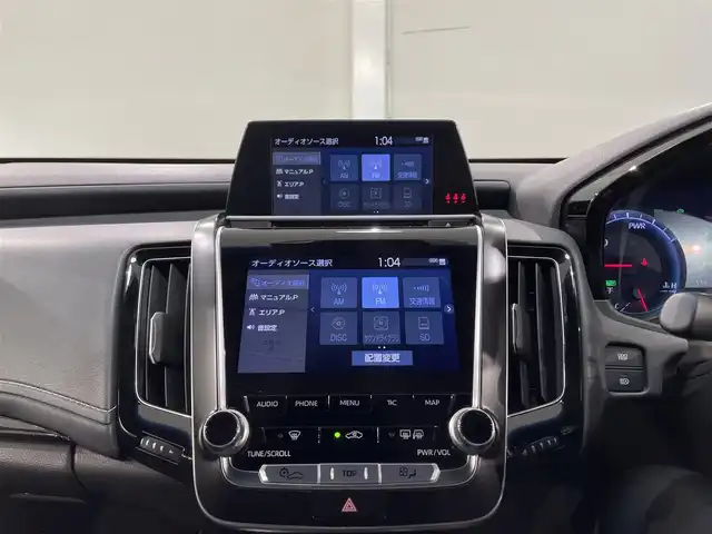 トヨタ クラウン ハイブリッド RS アドバンス 愛知県 2020(令2)年 6.9万km ホワイトパールクリスタルシャイン 純正８インチナビ　/(AM/FM/CD・DVD再生/SD/フルセグTV/Bluetooth)/電動ムーンルーフ　/ＡＣ１００Ｖ　/シートベンチレーション/シートヒーター/トヨタセーフティセンス　/　　-プリクラッシュセーフティ/　　-レーントレーニングアシスト/　　-レーダークルーズコントロール/　　-ロードサインアシスト　/　　-アダプティブハイビーム/ビルトインＥＴＣ　/バックカメラ　/ステアリングヒーター　/ＬＥＤヘッドライト/LEDフォグランプ　/黒革　/デジタルインナーミラー　/ブラインドスポットモニター（ＢＳＭ）/ヘッドアップディスプレイ/パワーシート（D席メモリ付）/クリアランスソナー/パドルシフト/純正フロアマット/プッシュスタート/　　-スマートキー