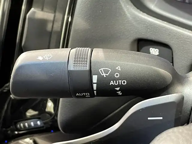 トヨタ クラウン ハイブリッド RS アドバンス 愛知県 2020(令2)年 6.9万km ホワイトパールクリスタルシャイン 純正８インチナビ　/(AM/FM/CD・DVD再生/SD/フルセグTV/Bluetooth)/電動ムーンルーフ　/ＡＣ１００Ｖ　/シートベンチレーション/シートヒーター/トヨタセーフティセンス　/　　-プリクラッシュセーフティ/　　-レーントレーニングアシスト/　　-レーダークルーズコントロール/　　-ロードサインアシスト　/　　-アダプティブハイビーム/ビルトインＥＴＣ　/バックカメラ　/ステアリングヒーター　/ＬＥＤヘッドライト/LEDフォグランプ　/黒革　/デジタルインナーミラー　/ブラインドスポットモニター（ＢＳＭ）/ヘッドアップディスプレイ/パワーシート（D席メモリ付）/クリアランスソナー/パドルシフト/純正フロアマット/プッシュスタート/　　-スマートキー