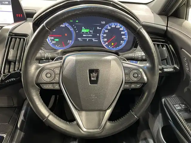 トヨタ クラウン ハイブリッド RS アドバンス 愛知県 2020(令2)年 6.9万km ホワイトパールクリスタルシャイン 純正８インチナビ　/(AM/FM/CD・DVD再生/SD/フルセグTV/Bluetooth)/電動ムーンルーフ　/ＡＣ１００Ｖ　/シートベンチレーション/シートヒーター/トヨタセーフティセンス　/　　-プリクラッシュセーフティ/　　-レーントレーニングアシスト/　　-レーダークルーズコントロール/　　-ロードサインアシスト　/　　-アダプティブハイビーム/ビルトインＥＴＣ　/バックカメラ　/ステアリングヒーター　/ＬＥＤヘッドライト/LEDフォグランプ　/黒革　/デジタルインナーミラー　/ブラインドスポットモニター（ＢＳＭ）/ヘッドアップディスプレイ/パワーシート（D席メモリ付）/クリアランスソナー/パドルシフト/純正フロアマット/プッシュスタート/　　-スマートキー