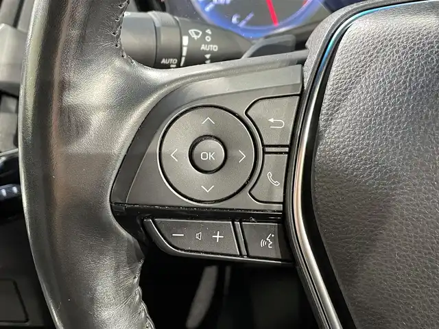 トヨタ クラウン ハイブリッド RS アドバンス 愛知県 2020(令2)年 6.9万km ホワイトパールクリスタルシャイン 純正８インチナビ　/(AM/FM/CD・DVD再生/SD/フルセグTV/Bluetooth)/電動ムーンルーフ　/ＡＣ１００Ｖ　/シートベンチレーション/シートヒーター/トヨタセーフティセンス　/　　-プリクラッシュセーフティ/　　-レーントレーニングアシスト/　　-レーダークルーズコントロール/　　-ロードサインアシスト　/　　-アダプティブハイビーム/ビルトインＥＴＣ　/バックカメラ　/ステアリングヒーター　/ＬＥＤヘッドライト/LEDフォグランプ　/黒革　/デジタルインナーミラー　/ブラインドスポットモニター（ＢＳＭ）/ヘッドアップディスプレイ/パワーシート（D席メモリ付）/クリアランスソナー/パドルシフト/純正フロアマット/プッシュスタート/　　-スマートキー