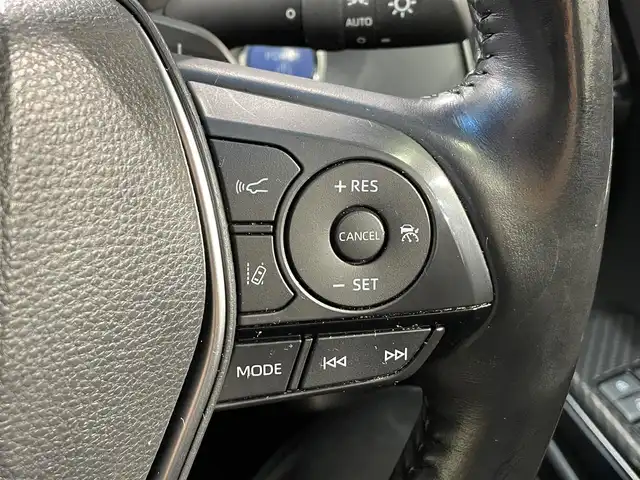 トヨタ クラウン ハイブリッド RS アドバンス 愛知県 2020(令2)年 6.9万km ホワイトパールクリスタルシャイン 純正８インチナビ　/(AM/FM/CD・DVD再生/SD/フルセグTV/Bluetooth)/電動ムーンルーフ　/ＡＣ１００Ｖ　/シートベンチレーション/シートヒーター/トヨタセーフティセンス　/　　-プリクラッシュセーフティ/　　-レーントレーニングアシスト/　　-レーダークルーズコントロール/　　-ロードサインアシスト　/　　-アダプティブハイビーム/ビルトインＥＴＣ　/バックカメラ　/ステアリングヒーター　/ＬＥＤヘッドライト/LEDフォグランプ　/黒革　/デジタルインナーミラー　/ブラインドスポットモニター（ＢＳＭ）/ヘッドアップディスプレイ/パワーシート（D席メモリ付）/クリアランスソナー/パドルシフト/純正フロアマット/プッシュスタート/　　-スマートキー