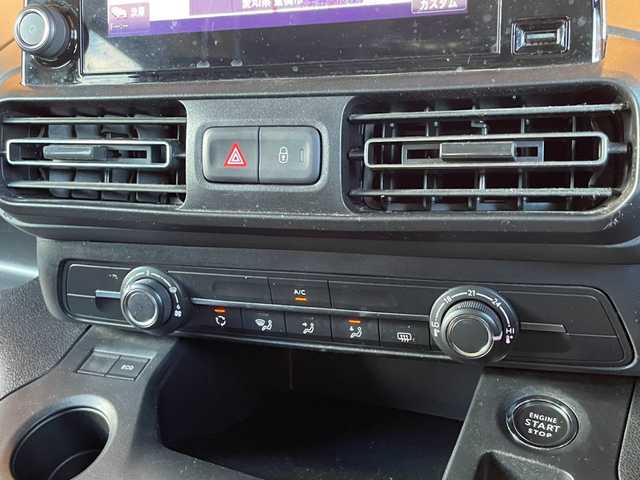 シトロエン ベルランゴ フィール 愛知県 2021(令3)年 5.3万km 緑 ナビ/フルセグTV/純正ディスプレイオーディオ/サイドカメラ/バックカメラ/AppleCarPlay/Bluetooth/アクティブクルーズコントロール/ブラインドスポットアシスト/レーンキープアシスト/スマートキー/Fフォグ/ETC