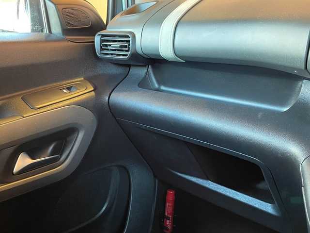 シトロエン ベルランゴ フィール 愛知県 2021(令3)年 5.3万km 緑 ナビ/フルセグTV/純正ディスプレイオーディオ/サイドカメラ/バックカメラ/AppleCarPlay/Bluetooth/アクティブクルーズコントロール/ブラインドスポットアシスト/レーンキープアシスト/スマートキー/Fフォグ/ETC