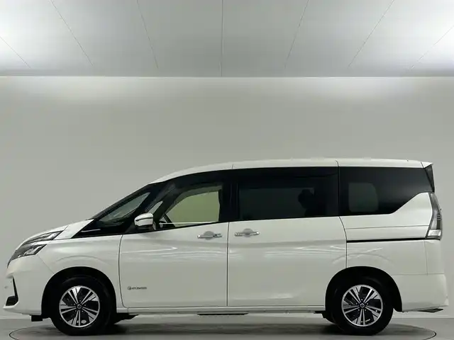 日産 セレナ e－パワー XV 埼玉県 2019(令1)年 4.3万km ブリリアントホワイトパール 純正９型ナビ　後席モニター　両側電動パワースライドドア　全方位カメラ　ＢＳＭ　禁煙　ＬＥＤ　ドラレコ　衝突軽減シレーンアシスト　オートライト　コーナーセンサー　クルコン　アイドリングストップ プッシュスタート 純正１５ＡＷ