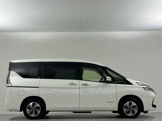 日産 セレナ e－パワー XV 埼玉県 2019(令1)年 4.3万km ブリリアントホワイトパール 純正９型ナビ　後席モニター　両側電動パワースライドドア　全方位カメラ　ＢＳＭ　禁煙　ＬＥＤ　ドラレコ　衝突軽減シレーンアシスト　オートライト　コーナーセンサー　クルコン　アイドリングストップ プッシュスタート 純正１５ＡＷ