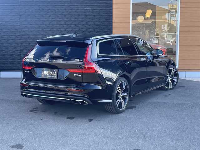 ボルボ Ｖ６０ T5 インスクリプション 栃木県 2018(平30)年 5.4万km オニキスブラックP プラスパッケージ/・パノラマガラスサンルーフ /・ステアリングホイールヒーター/・テイラードダッシュボード/インテリセーフ/・CitySafety/・オンカミングレーンミティゲーション/・ACC/・パイロットアシスト/・BLIS/・レーンキーピングエイド/アンバーレザーシート/パワーシート /シートベンチレーター/マッサージシート/ヘッドアップディスプレイ/全方位カメラ/ナビ/フルセグTV/トールハンマーLEDヘッドライト/パワーバックドア/リアトラフィックアラート/パーキングセンサー