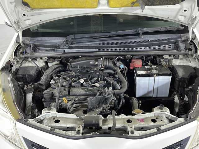 トヨタ ヴィッツ ジュエラ 福岡県 2011(平23)年 6.1万km ホワイトパールクリスタルシャイン モデリスタ１５インチアルミホイル　/社外７型ＳＤナビ　MDV-L505W　/フルセグＴＶ　/バックカメラ　/フロアマット　/リモコンキー　/ヘッドライト/電動格納ミラー