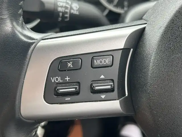 マツダ ロードスター RS 愛知県 2006(平18)年 10.2万km サンライトシルバーメタリック 純正オーディオ(FM/AM/CD/AUX)/レザーシート(茶色)/6MT/BOSSサウンド/コンバーチブルトップ/HIDヘッドライト/フォグランプ/革巻きステアリング/純正フロアマット/社外AW17インチ/ETC/リモコンキー/ステアリングリモコン/ABS/取扱説明書
