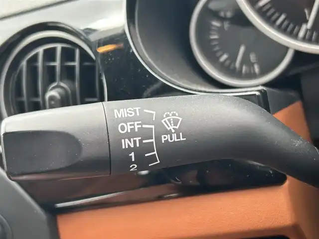 マツダ ロードスター RS 愛知県 2006(平18)年 10.2万km サンライトシルバーメタリック 純正オーディオ(FM/AM/CD/AUX)/レザーシート(茶色)/6MT/BOSSサウンド/コンバーチブルトップ/HIDヘッドライト/フォグランプ/革巻きステアリング/純正フロアマット/社外AW17インチ/ETC/リモコンキー/ステアリングリモコン/ABS/取扱説明書