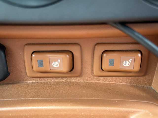 マツダ ロードスター RS 愛知県 2006(平18)年 10.2万km サンライトシルバーメタリック 純正オーディオ(FM/AM/CD/AUX)/レザーシート(茶色)/6MT/BOSSサウンド/コンバーチブルトップ/HIDヘッドライト/フォグランプ/革巻きステアリング/純正フロアマット/社外AW17インチ/ETC/リモコンキー/ステアリングリモコン/ABS/取扱説明書