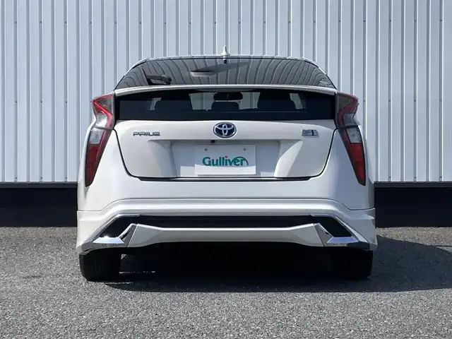 トヨタ プリウス Sセーフティプラス 千葉県 2016(平28)年 7.9万km ホワイトパールクリスタルシャイン 社外メモリナビ/(フルセグTV／BT／CD／DVD／FM／AM)/サンルーフ/バックカメラ/衝突被害軽減システム/車線逸脱警報/クルーズコントロール/レザーシート/横滑り防止装置/ETC/LEDヘッドライト/フォグランプ/オートライト/ウィンカーミラー/電動格納ミラー/シートリフター/プッシュスタート/スマートキー/フロアマット/ドアバイザー