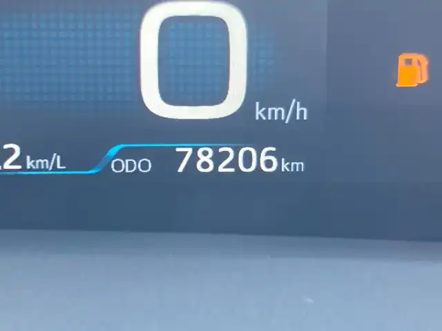 トヨタ プリウス Sセーフティプラス 千葉県 2016(平28)年 7.9万km ホワイトパールクリスタルシャイン 社外メモリナビ/(フルセグTV／BT／CD／DVD／FM／AM)/サンルーフ/バックカメラ/衝突被害軽減システム/車線逸脱警報/クルーズコントロール/レザーシート/横滑り防止装置/ETC/LEDヘッドライト/フォグランプ/オートライト/ウィンカーミラー/電動格納ミラー/シートリフター/プッシュスタート/スマートキー/フロアマット/ドアバイザー
