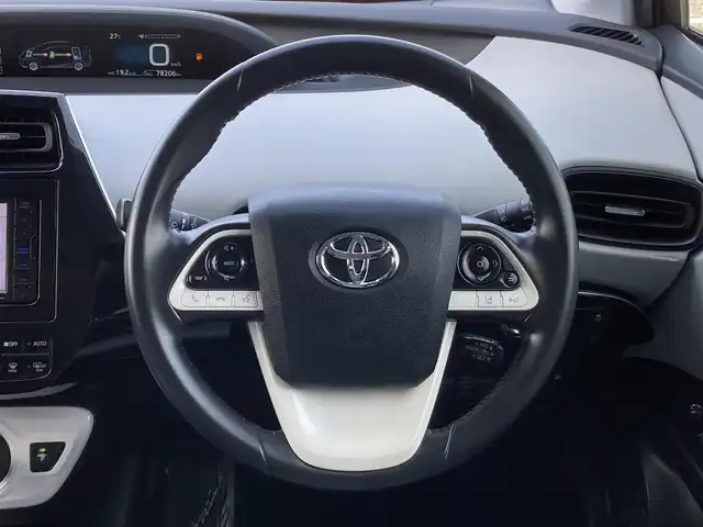 トヨタ プリウス Sセーフティプラス 千葉県 2016(平28)年 7.9万km ホワイトパールクリスタルシャイン 社外メモリナビ/(フルセグTV／BT／CD／DVD／FM／AM)/サンルーフ/バックカメラ/衝突被害軽減システム/車線逸脱警報/クルーズコントロール/レザーシート/横滑り防止装置/ETC/LEDヘッドライト/フォグランプ/オートライト/ウィンカーミラー/電動格納ミラー/シートリフター/プッシュスタート/スマートキー/フロアマット/ドアバイザー