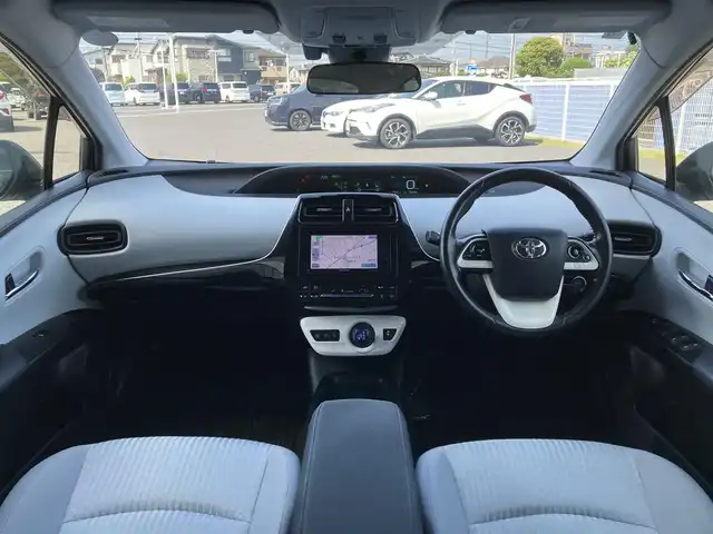 トヨタ プリウス Sセーフティプラス 千葉県 2016(平28)年 7.9万km ホワイトパールクリスタルシャイン 社外メモリナビ/(フルセグTV／BT／CD／DVD／FM／AM)/サンルーフ/バックカメラ/衝突被害軽減システム/車線逸脱警報/クルーズコントロール/レザーシート/横滑り防止装置/ETC/LEDヘッドライト/フォグランプ/オートライト/ウィンカーミラー/電動格納ミラー/シートリフター/プッシュスタート/スマートキー/フロアマット/ドアバイザー