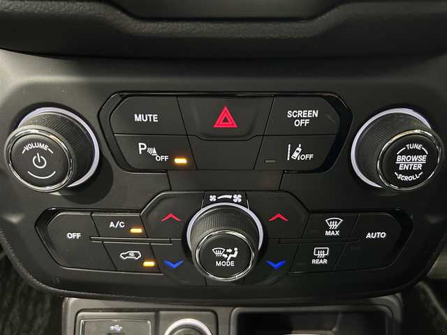 クライスラー・ジープ ジープ レネゲード リミテッド 鹿児島県 2022(令4)年 3.1万km 黒 純正メーカーオプションナビ　/フルセグＴＶ　/Ｂｌｕｅｔｏｏｔｈ　/バックカメラ　/電動パーキングブレーキ　/パワーシート　/オールオートウィンドウ　/フロントフォグライト　/純正ラゲッジラバーマット　/ＥＴＣ/禁煙車