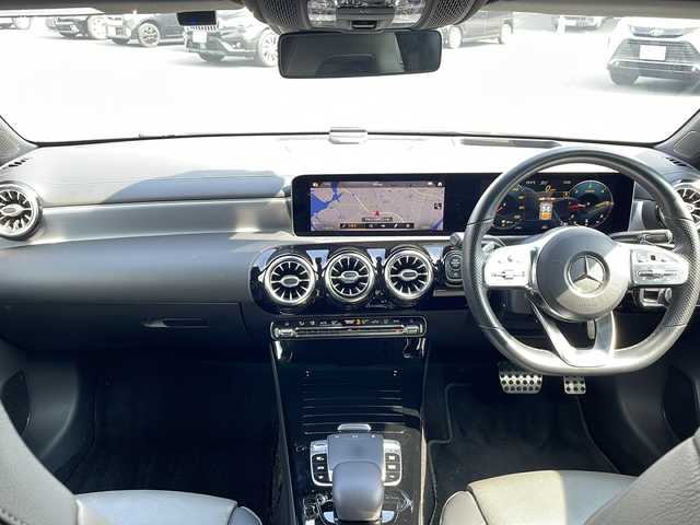 メルセデス・ベンツ ＣＬＡ２００ｄ AMGライン 栃木県 2019(令1)年 3.7万km ポーラホワイト ＡＭＧスポーツパッケージ　/ＡＭＧ１８インチアルミホイール　/ＡＭＧスポーツペダル　/レーダークルーズ　/アクティブステアリング　/パークトロニック　/アクティブレーンアシスト　/ヘッドアップディスプレイ　/道路標識アシスト/アクティブブレーキアシスト/インテリジェントライトシステム/シートキネティクス/純正ビルトインＥＴＣ2.0/サンルーフ/純正ナビ/フルセグテレビ/禁煙車