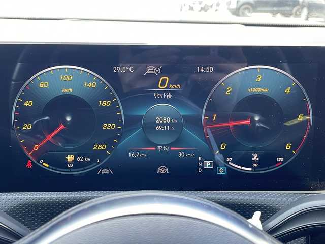 メルセデス・ベンツ ＣＬＡ２００ｄ AMGライン 栃木県 2019(令1)年 3.7万km ポーラホワイト ＡＭＧスポーツパッケージ　/ＡＭＧ１８インチアルミホイール　/ＡＭＧスポーツペダル　/レーダークルーズ　/アクティブステアリング　/パークトロニック　/アクティブレーンアシスト　/ヘッドアップディスプレイ　/道路標識アシスト/アクティブブレーキアシスト/インテリジェントライトシステム/シートキネティクス/純正ビルトインＥＴＣ2.0/サンルーフ/純正ナビ/フルセグテレビ/禁煙車