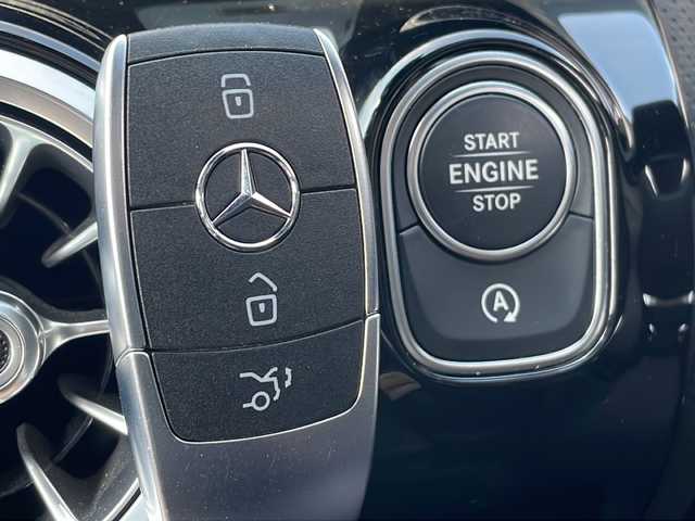 メルセデス・ベンツ ＣＬＡ２００ｄ AMGライン 栃木県 2019(令1)年 3.7万km ポーラホワイト ＡＭＧスポーツパッケージ　/ＡＭＧ１８インチアルミホイール　/ＡＭＧスポーツペダル　/レーダークルーズ　/アクティブステアリング　/パークトロニック　/アクティブレーンアシスト　/ヘッドアップディスプレイ　/道路標識アシスト/アクティブブレーキアシスト/インテリジェントライトシステム/シートキネティクス/純正ビルトインＥＴＣ2.0/サンルーフ/純正ナビ/フルセグテレビ/禁煙車
