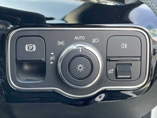 メルセデス・ベンツ ＣＬＡ２００ｄ AMGライン 栃木県 2019(令1)年 3.7万km ポーラホワイト ＡＭＧスポーツパッケージ　/ＡＭＧ１８インチアルミホイール　/ＡＭＧスポーツペダル　/レーダークルーズ　/アクティブステアリング　/パークトロニック　/アクティブレーンアシスト　/ヘッドアップディスプレイ　/道路標識アシスト/アクティブブレーキアシスト/インテリジェントライトシステム/シートキネティクス/純正ビルトインＥＴＣ2.0/サンルーフ/純正ナビ/フルセグテレビ/禁煙車