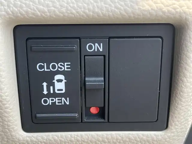 ホンダ Ｎ ＢＯＸ G L ターボ ホンダセンシング 秋田県 2020(令2)年 1.4万km プラチナホワイトパール 純正ナビ/ターボ/衝突軽減システム/LEDヘッドライト/フルセグ/バックカメラ/スマートキー/運転席シートヒーター/片側パワスラ/アイドリングストップ/コーナーセンサー/レーンキープアシスト/オートマチックハイビーム/プッシュスタート/クルーズコントロール/ステアリングスイッチ/ETC/純正フロアマット/オートライト/オートエアコン/パワーステアリング/パワーウィンドウ/横滑り防止/電動格納ウィンカーミラー/保証書/取扱説明書/記録簿