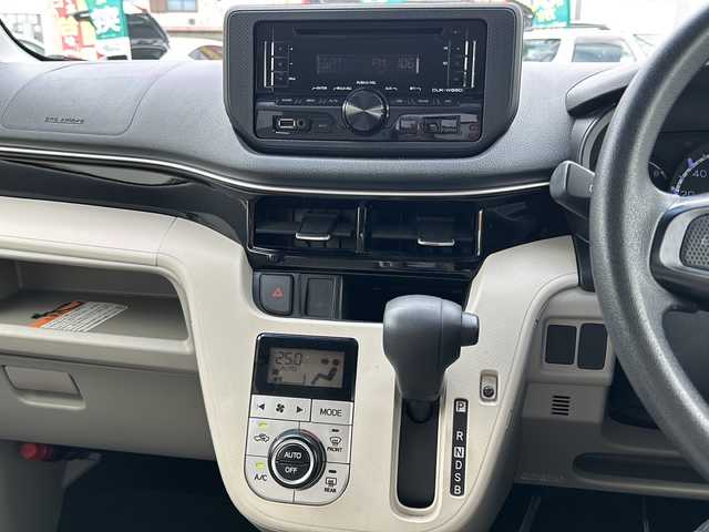 スバル ステラ G スマートアシスト 山口県 2017(平29)年 2.6万km ブライトシルバーメタリック 社外CD/USB/AUX/純正１４インチアルミホイール/オートライト/オートハイビーム/ヘッドライトレベライザー/右前席シートヒーター/衝突被害軽減ブレーキ/横滑り防止/アイドリングストップ/スマートキー×２/純正フロアマット/純正ドアバイザー/電動格納ドアミラー(オート機能付き)