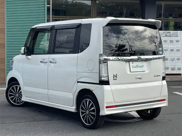 ホンダ Ｎ ＢＯＸ カスタム G ターボパッケージ 道東・釧路十勝 2013(平25)年 9.2万km プレミアムホワイトパール ワンオーナー/4WD/純正ナビ/・Bluetooth/TV/CD/DVD/バックカメラ/社外ETC/純正フロアマット/クルーズコントロール追走無し/両側パワースライド/純正15インチAW/オートライト/パドルシフト/エンジンスターター/スペアキー/スマートキー/取り扱い説明書/保証書
